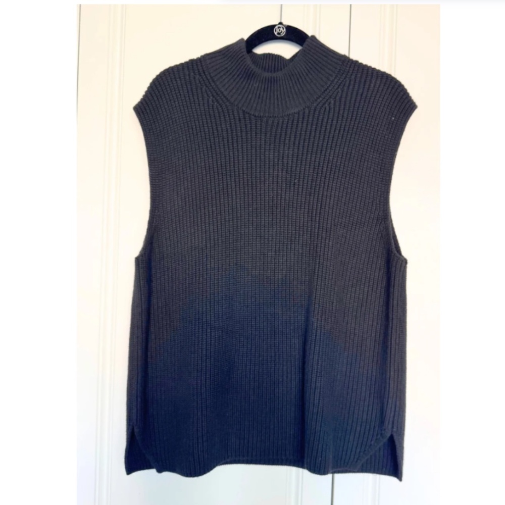 Abercrombie Sleeveless Turtleneck Sweater (NWT)